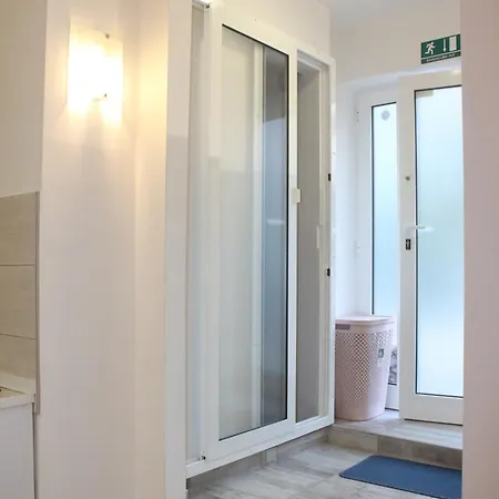Klarisa Center With Terrace Apartment *