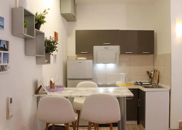 Klarisa Center With Terrace *